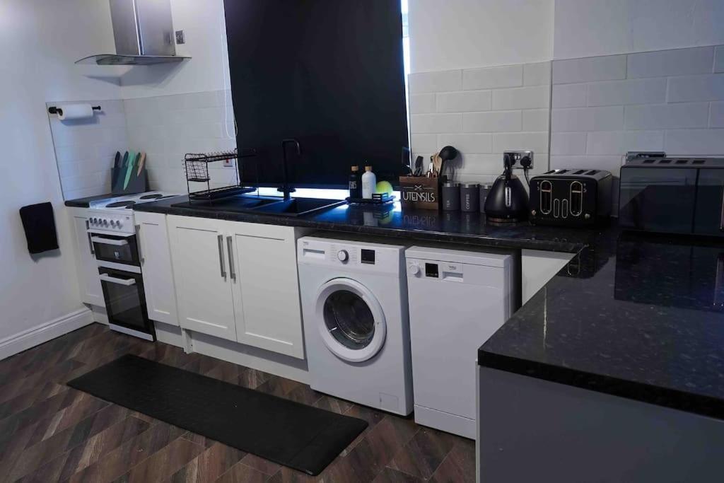 Stunning Two Bed City Centre Apartment 利兹 外观 照片